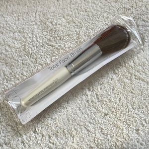 ELF makeup total face brush vegan cruelty free white cosmetics tool w cover